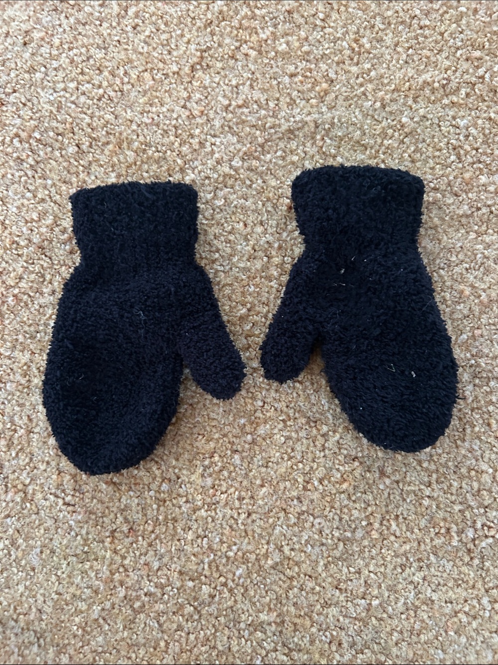 Cozy Black Kids Fleece Mittens